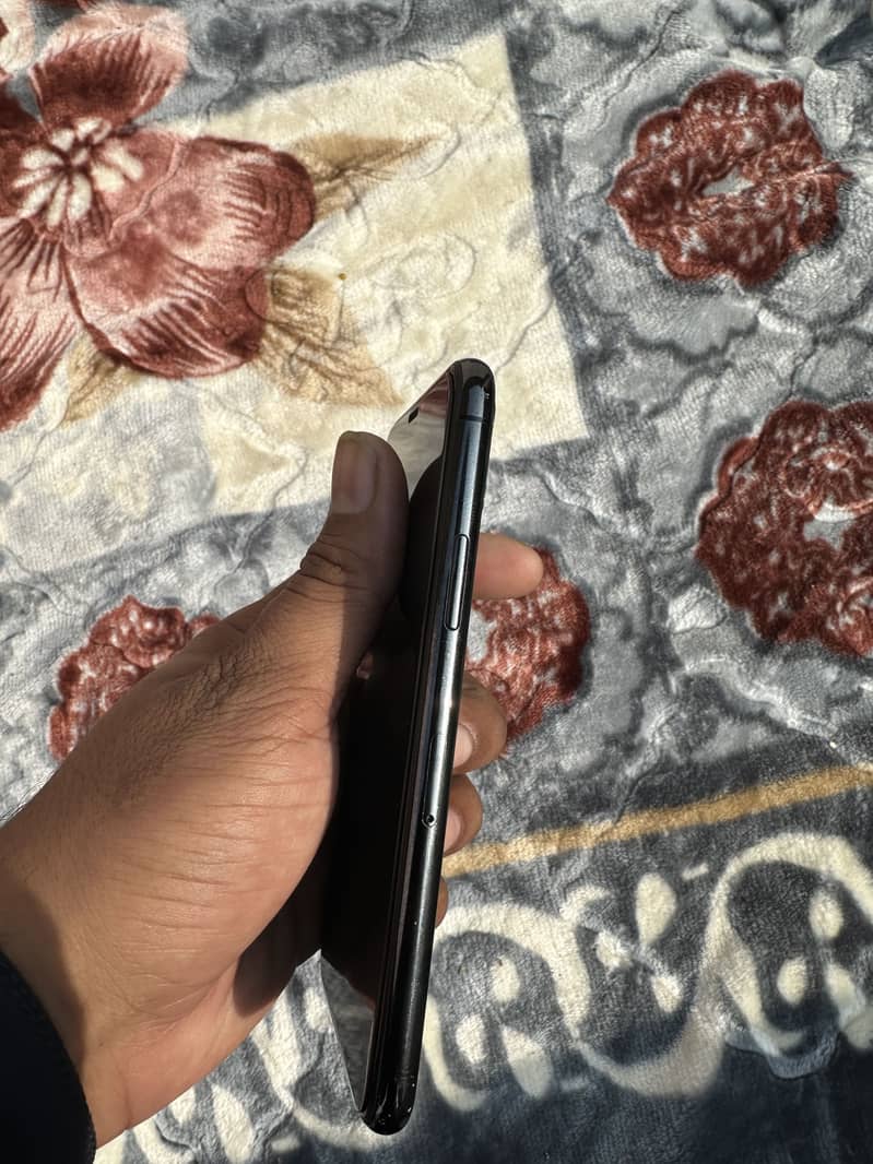 Iphone 11pro sim working 3