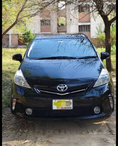 Toyota Prius Alpha 2012/17 ( lush condition )