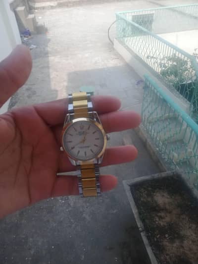 NICE CONDITION WATCH