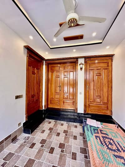 5 Marla Triple Storey Luxury Modern House With Direct Owner Meeting For Sale In Johar Town Phase 2