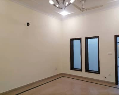 In Johar Town House Sized 10 Marla For Sale