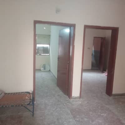 Fasal TWON D BLOCK 5 MARLA UPER PORTION 2 BAD FOR RENT