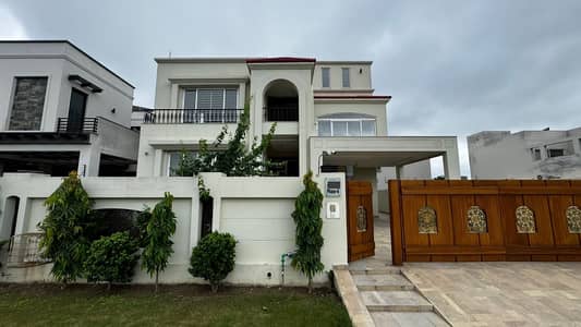 1 KANAL BEAUTIFUL HOUSE AVAILABLE FOR RENT IN DHA PHASE 6