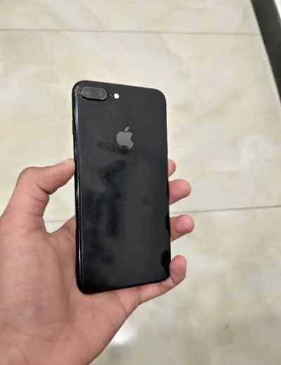 I phone 7plus 128gb non pta jet black just battery change achy wali hy