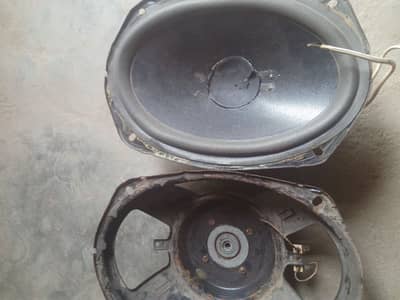 car back speaker sell. need cash ki zaroorat