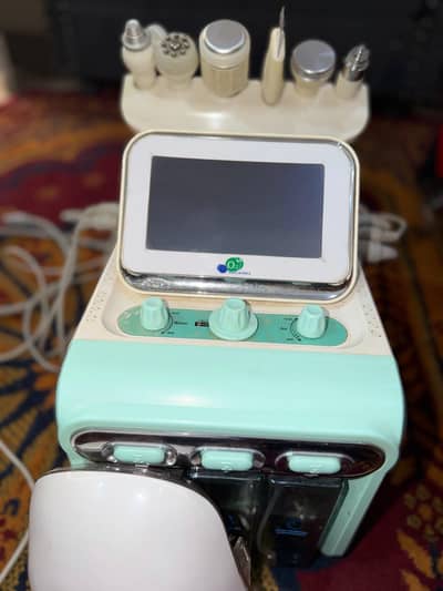 Hidra Facial Machine
