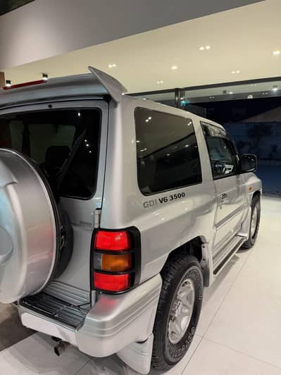 Mitsubishi pajero 3 door 3.4L V6 engine pindi registeted bio on spot