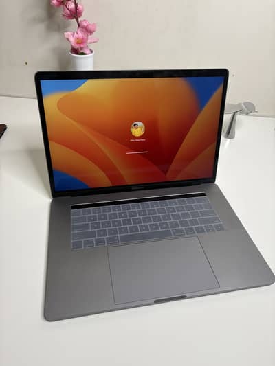 Apple MacBook Pro 15 inches 2017 Model