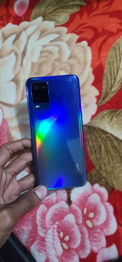 4gb Ram.    128gb Rom