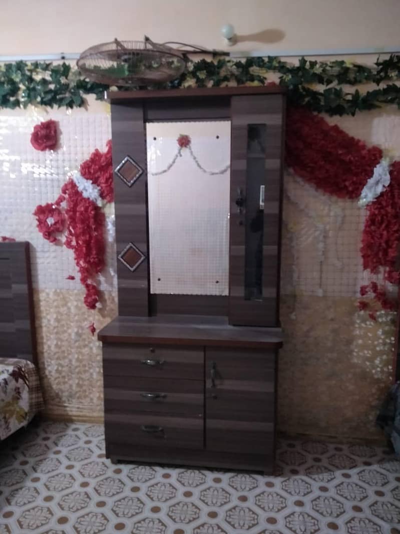 2 Single Bed With Dressing Table 2