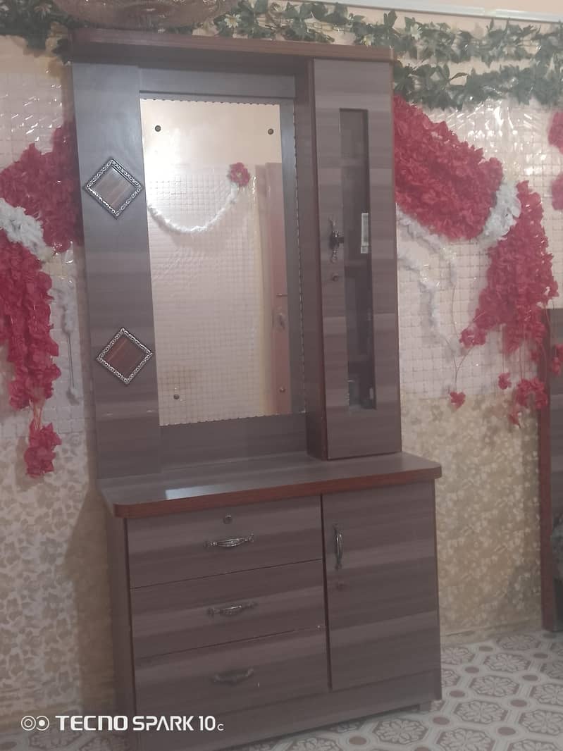 2 Single Bed With Dressing Table 4