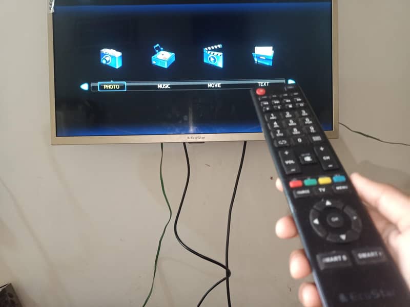 Ecostar new condition Tv with remote 0