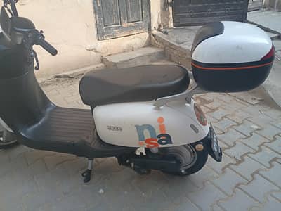 evee Nisha ha . 159000 ke new ha . 72.32 mp ke battery ha. 70.90 km arran