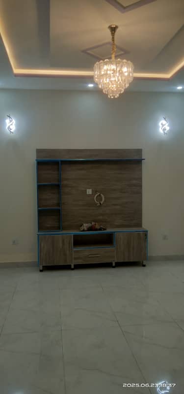 3 MARLA LOWER PORTION LIKE NEW