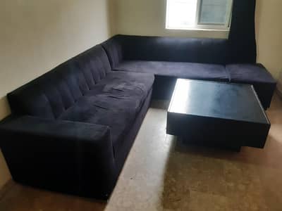 L shap sof with tabel