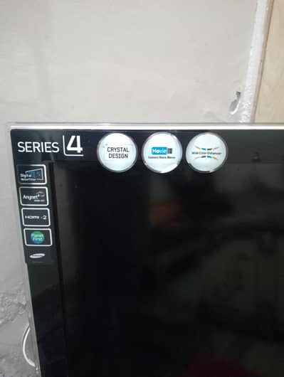 Samsung SERIES 4 LCD