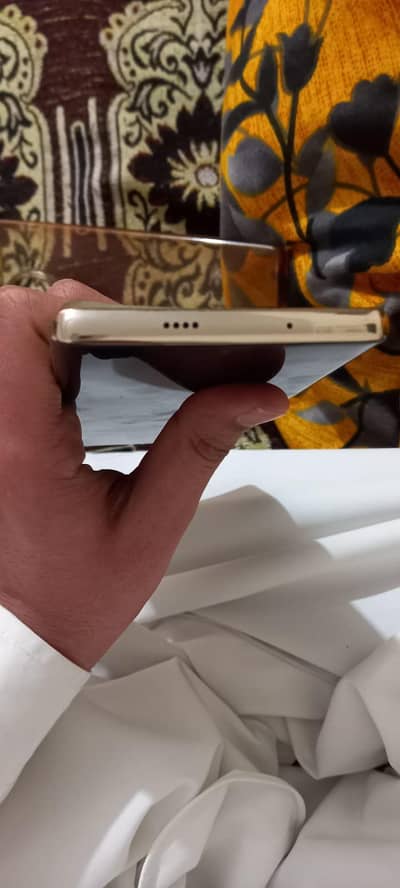 Spark 20 Pro plus green color