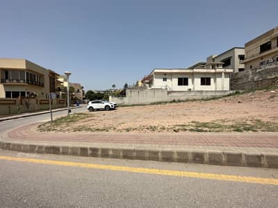 Boulevard Corner Plot For Sale In Phase 2