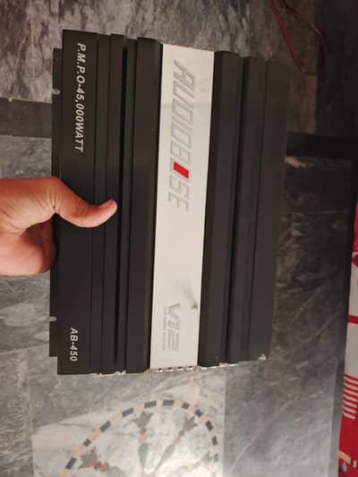 bilkul new amplifier ha 1 month use howa ha urgent sale krna ha