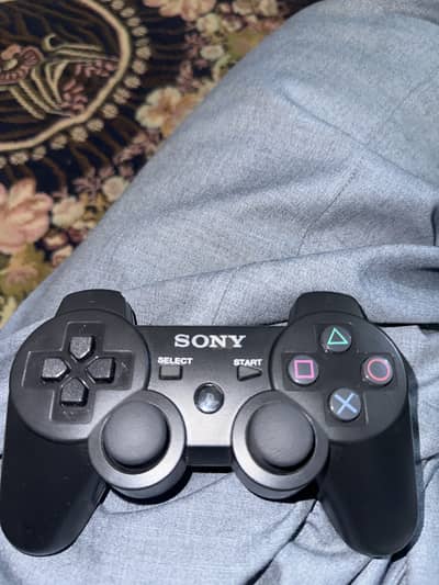 Ps3 neat and clean with 2 controllers