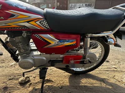 bilql sal ha koi be Kam ni hony Wala us ni huwa itna chaska parti tang