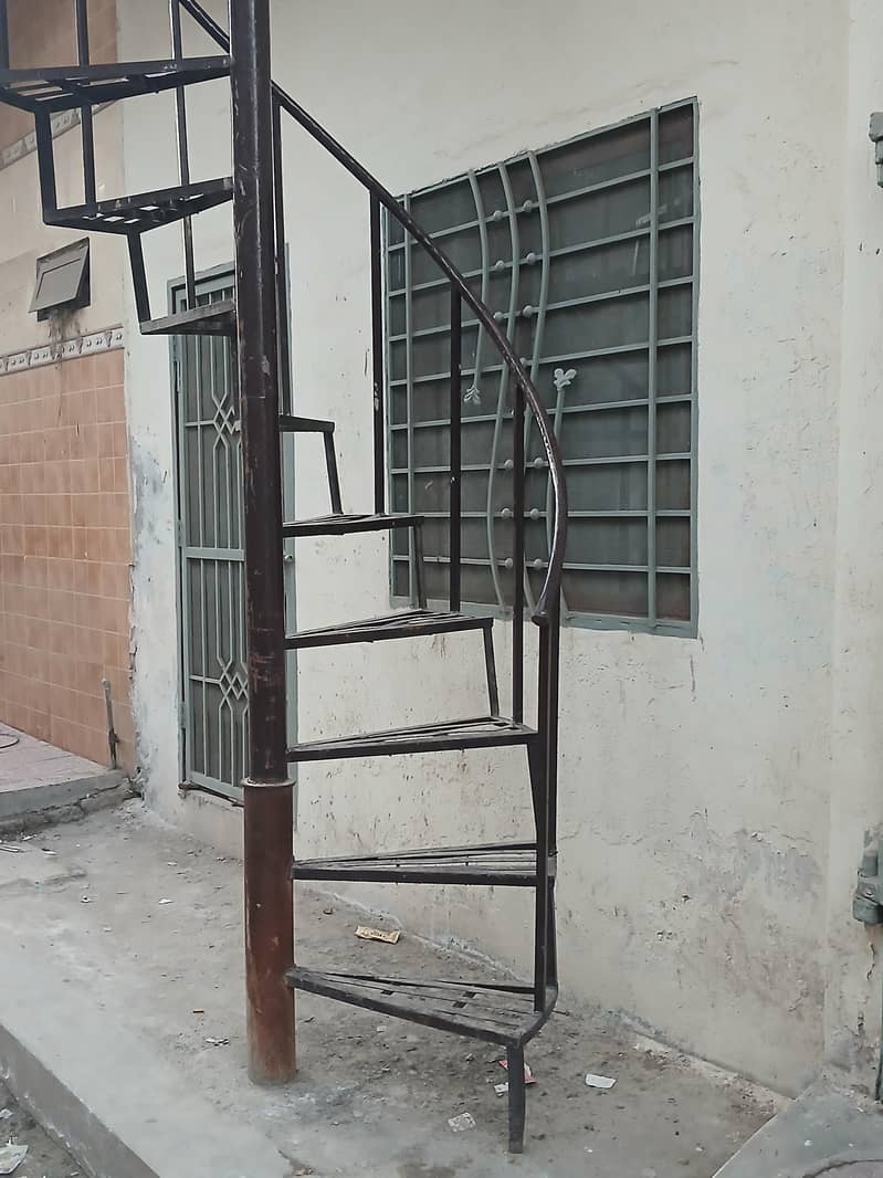 لوہے کی گول سیڑی برائے فروخت 2