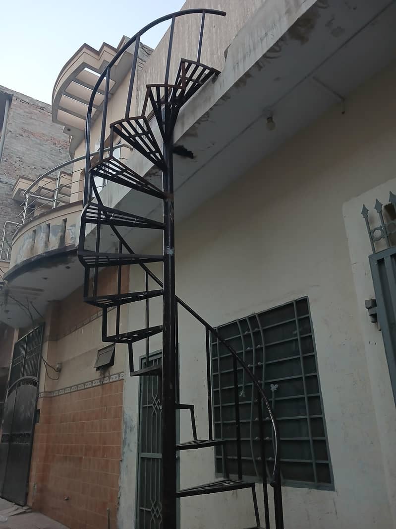 لوہے کی گول سیڑی برائے فروخت 3
