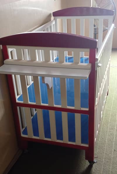 baby cot in new condition 10/10