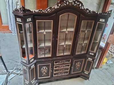 bed set for sale  darsing table showcase