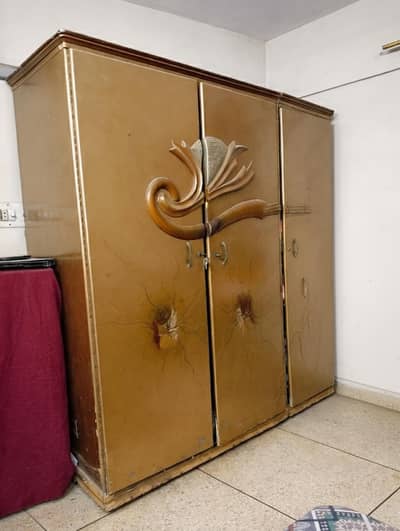 GOLDEN ALMARI FOR SALE