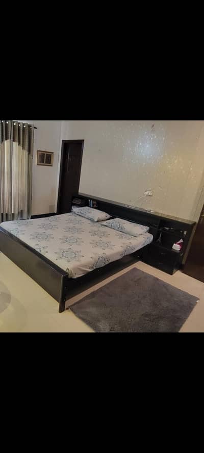 wodden bed with matres