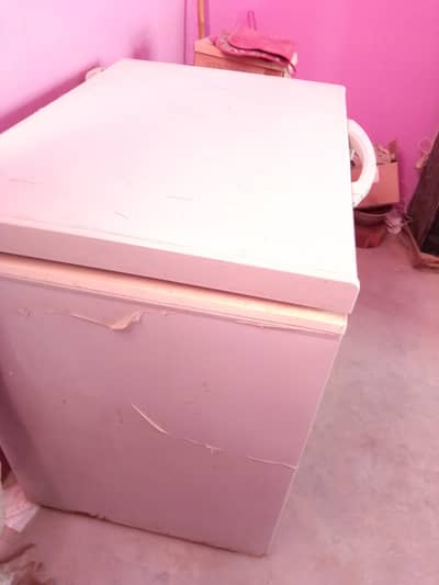 DAWLANCE DEEP FREEZER FOR SALE GOOD CONDITION