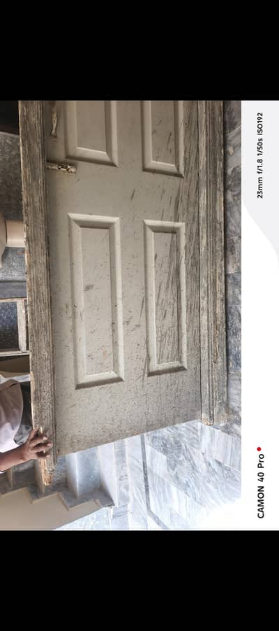 door fr sale like new  10/9 panel wala door hy