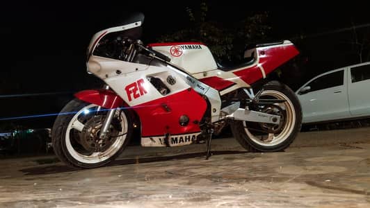 Yamaha FZR 250 cc  inline 4 cylinder 10/9 call 03157461279