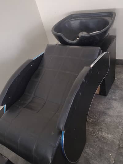 Washing unit for salon