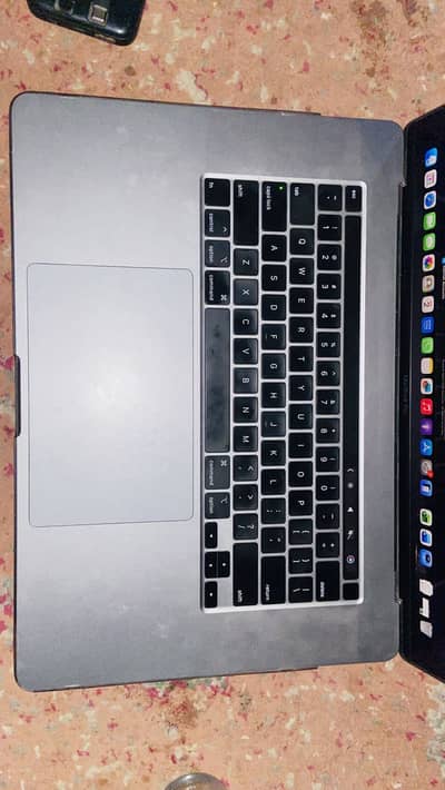 Macbook 19 pro 1 tb   And 32 gb