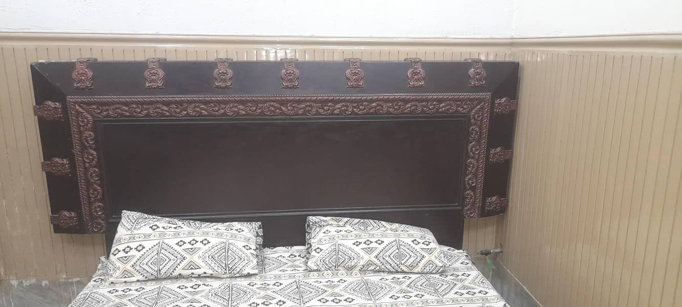 King bed 1 side table 1