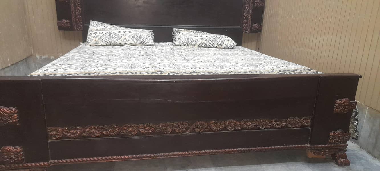 King bed 1 side table 3