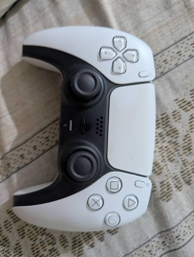 PS5 CONTROLLER 1