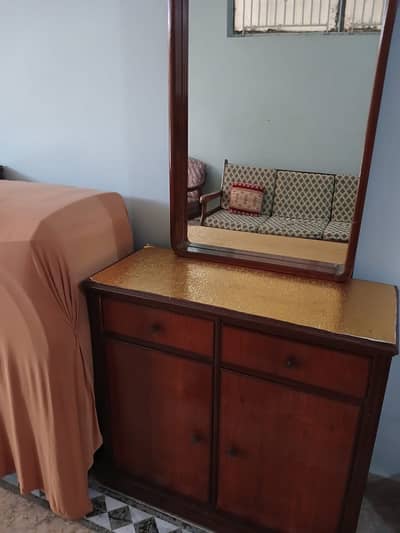 Dresser with drawers and cabinets