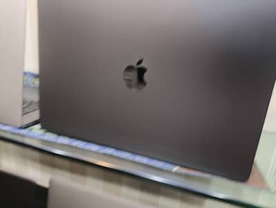 16 GB 512 apple MacBook Pro retina display available