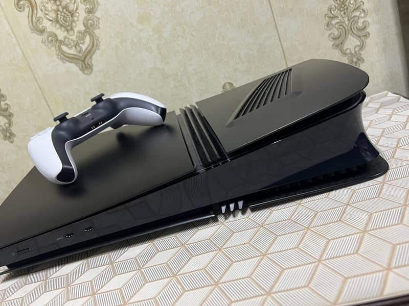 ps5 pro 2tb with original controller 3