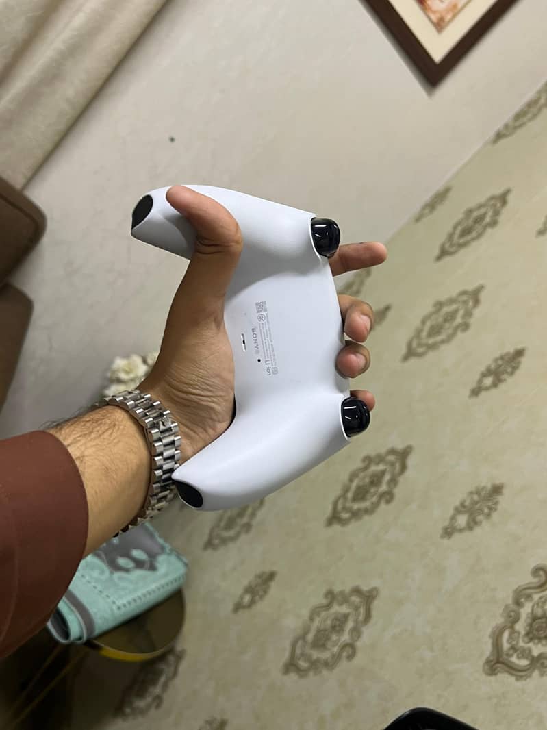 ps5 pro 2tb with original controller 6