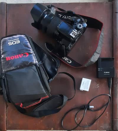 Canon 700D 18-135mm STM lens