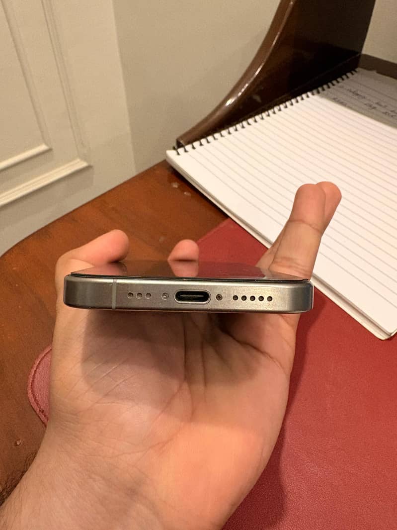 iPhone 15 Pro 128 gb – Scratchless, Complete Box 2