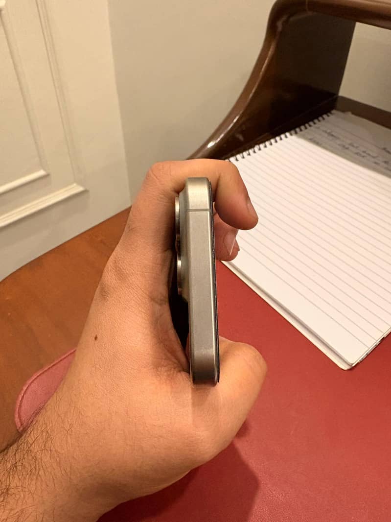 iPhone 15 Pro 128 gb – Scratchless, Complete Box 4