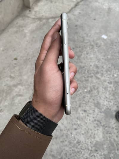 Iphone 11 factory unlock (256gb)