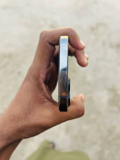 I phone 12 pro 77 B. H Unlock Factory Exchanged posebal