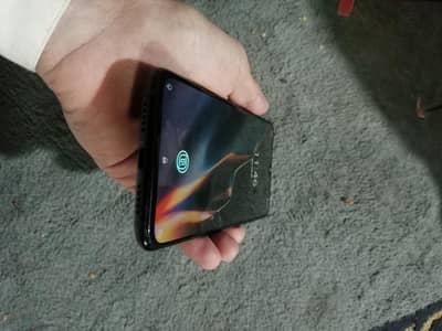 10/10 condition 8gb ram 128gb rom