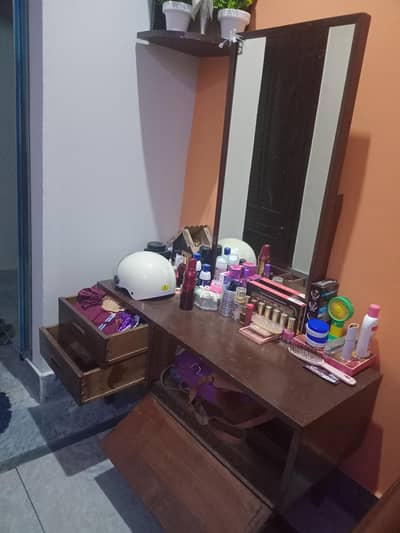 Dressing table